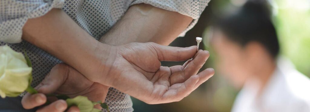 Überraschung mit wertvollem Verlobungsring für Sie