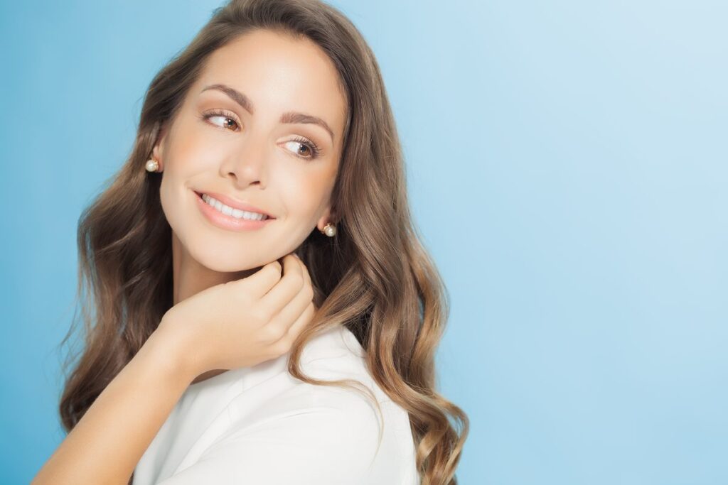 Frau mit Perlenohrringen – klassisch-eleganter Look